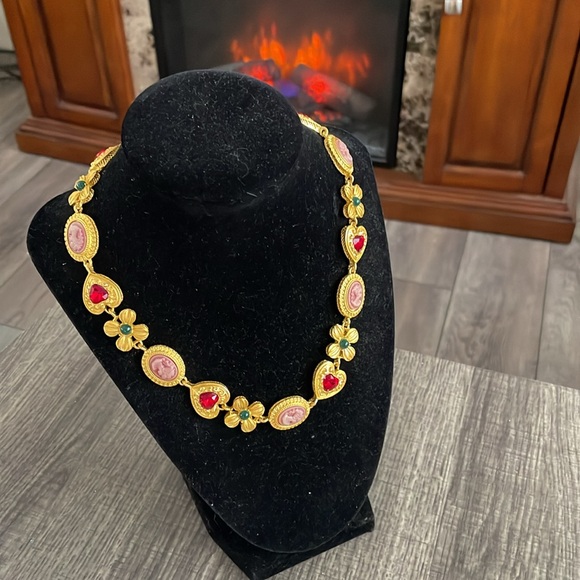 Ego UK Cameo Gold Dangle Earrings And Necklace - Picture 12 of 16